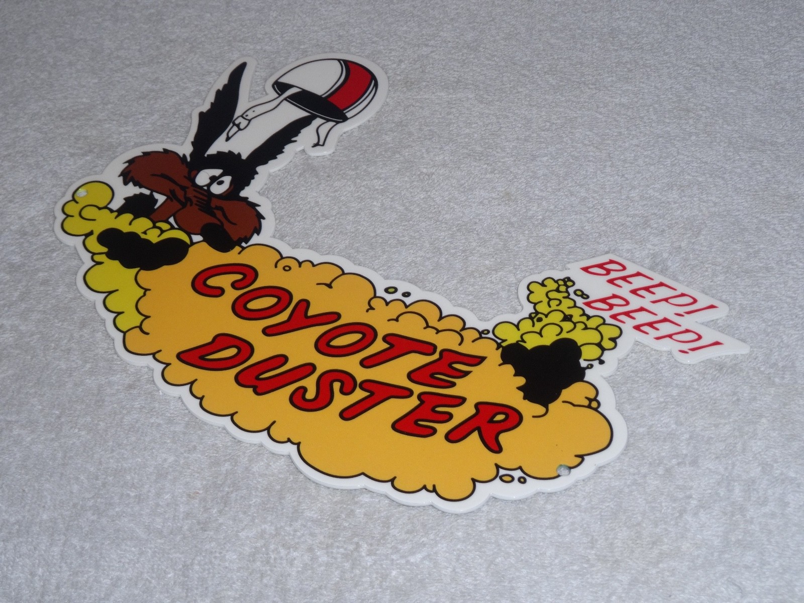 VINTAGE PLYMOUTH ROAD RUNNER COYOTE DUSTER 12″ METAL GASOLINE & OIL SIGN WILE E.