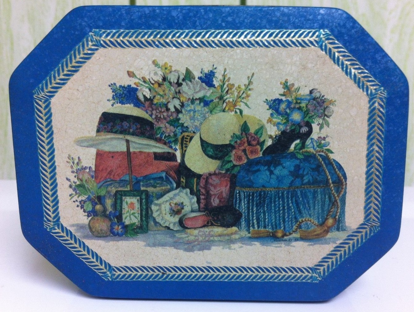 1996 BristolWare Tin with Hats