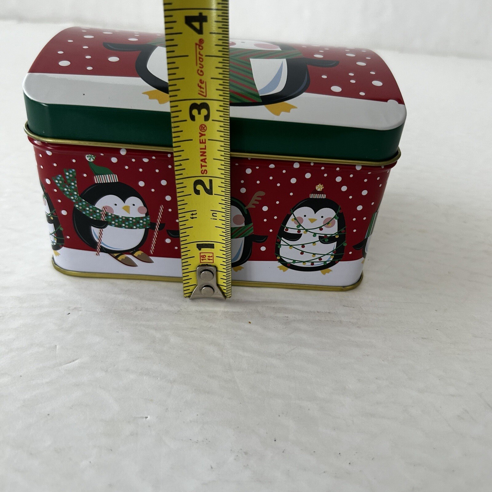 Christmas Tin Elf Penguins Holiday Gift Scarf Red White Hinge Closure top Multic