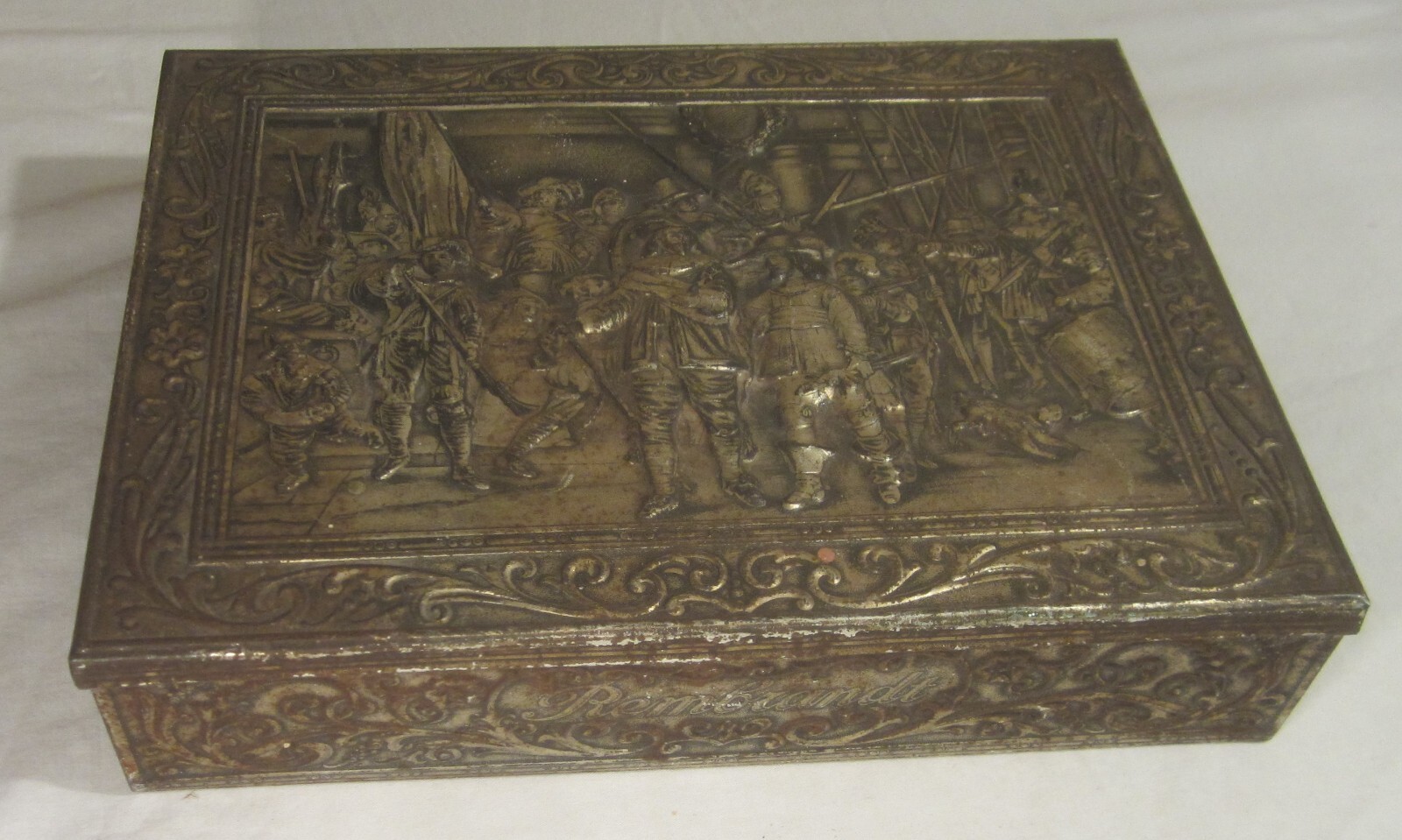 Vintage REMBRANDT Biscuit or Cookie Tin – VICTORIA, Holland – 12″ x 9″ x 3″