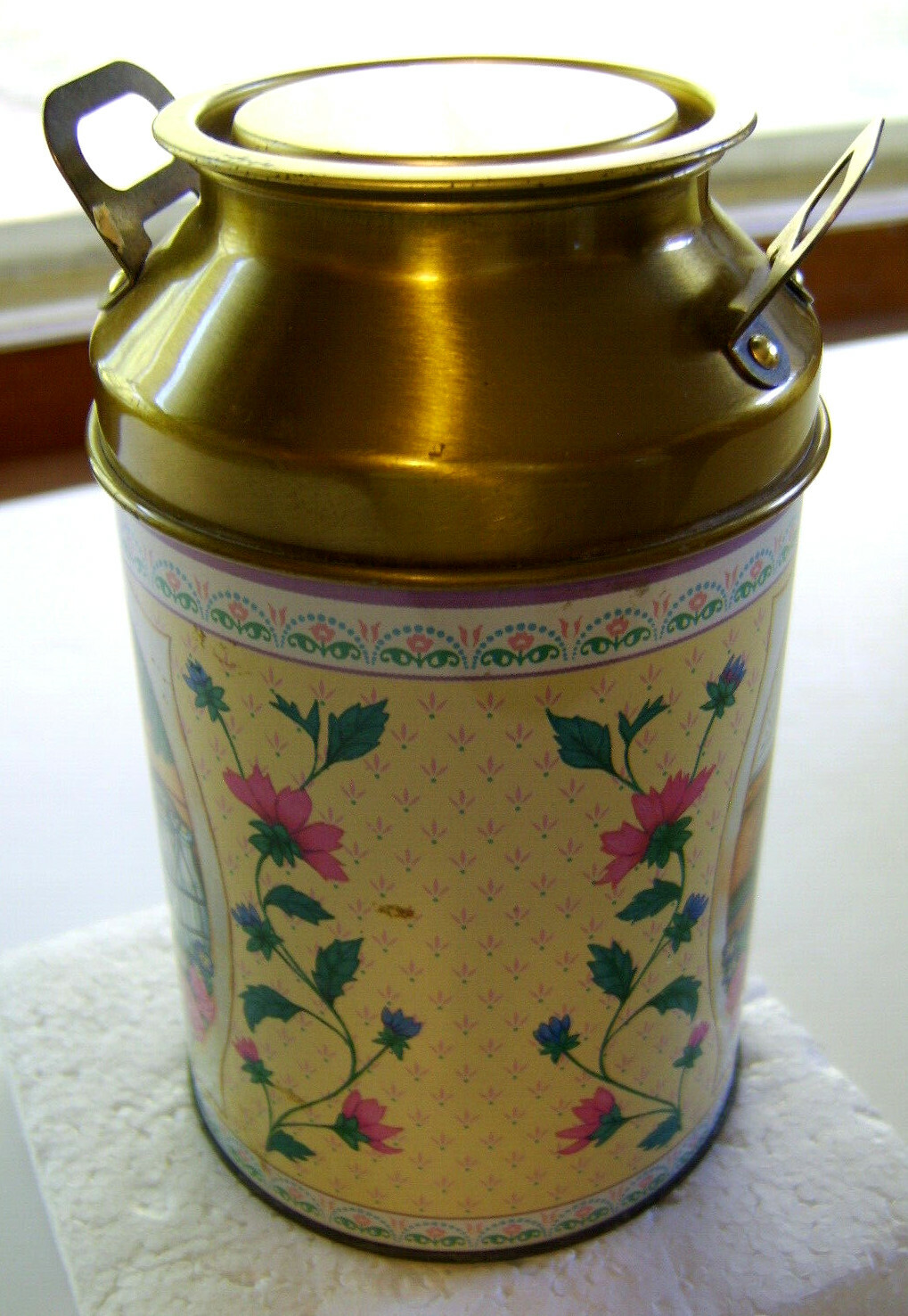 Miniature Milk Can Tin / Flowers – Cat with Milk Bottles Picture