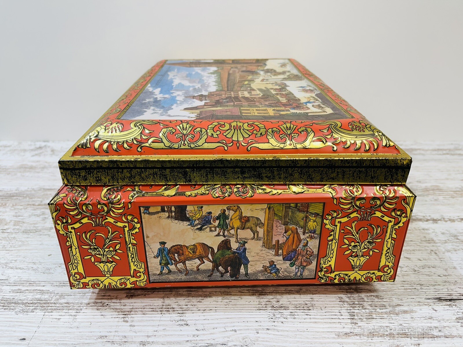 Vintage E Otto Schmidt Gold Tin Large Cookie Box German Lebkuchen und Hoing 1986