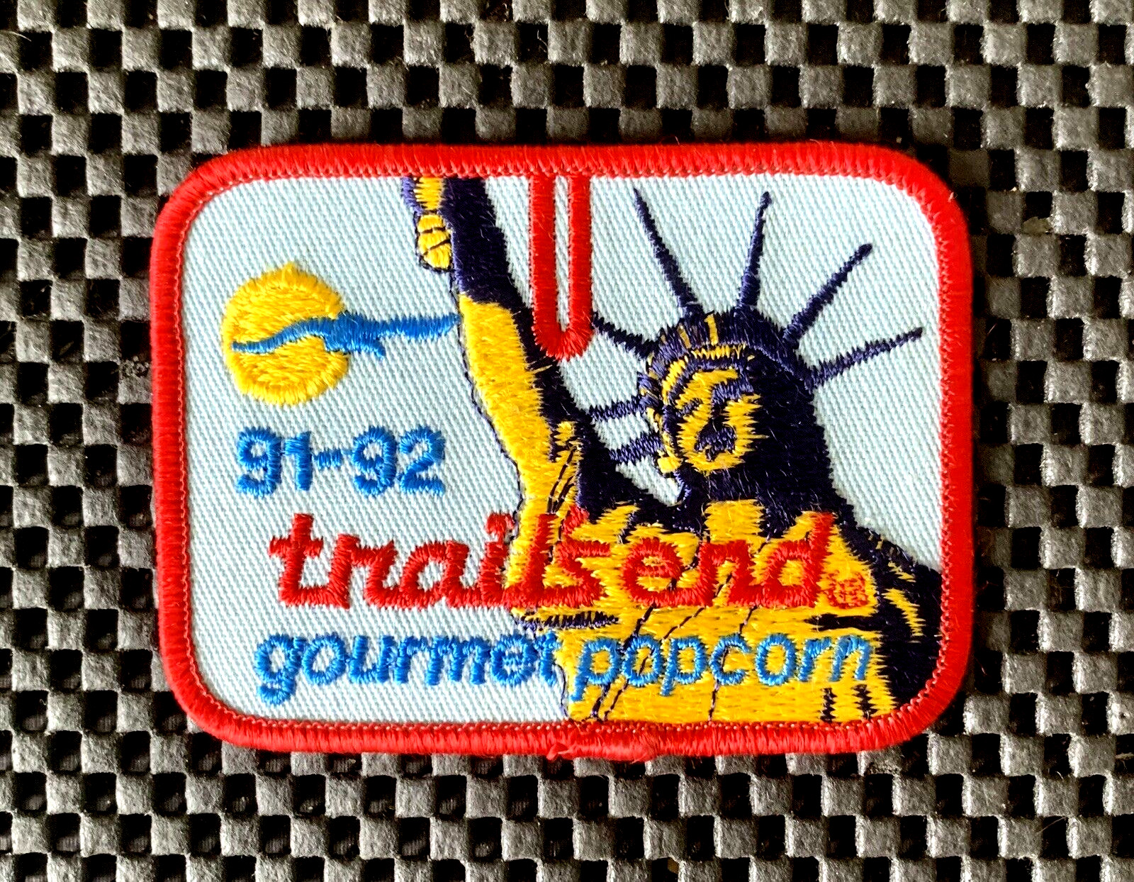 TRAIL’S END GOURMET POPCORN 1991-1992 EMBROIDERED SEW ON PATCH 3 1/2 x 2 1/2 NOS