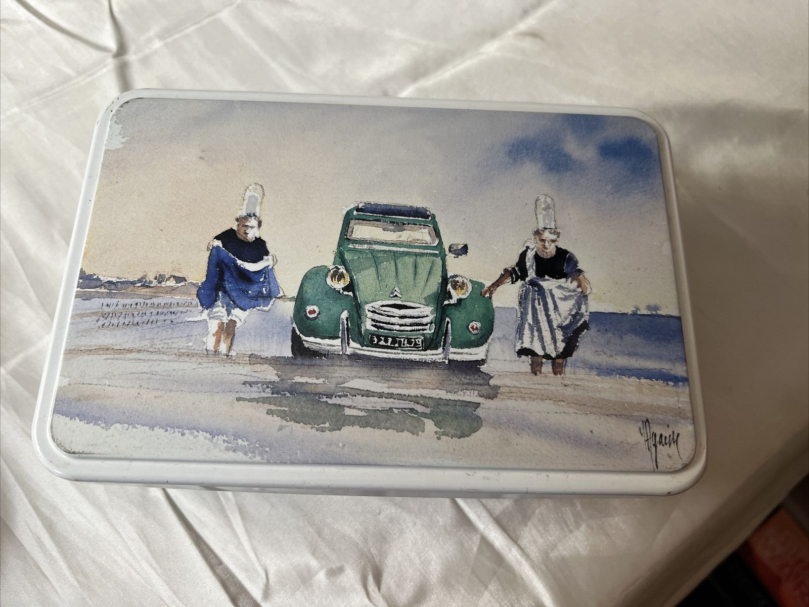 Vintage Massilly France Artise Yves Agaisse Print Hinged Tin 7.5” X 5 X 2.75