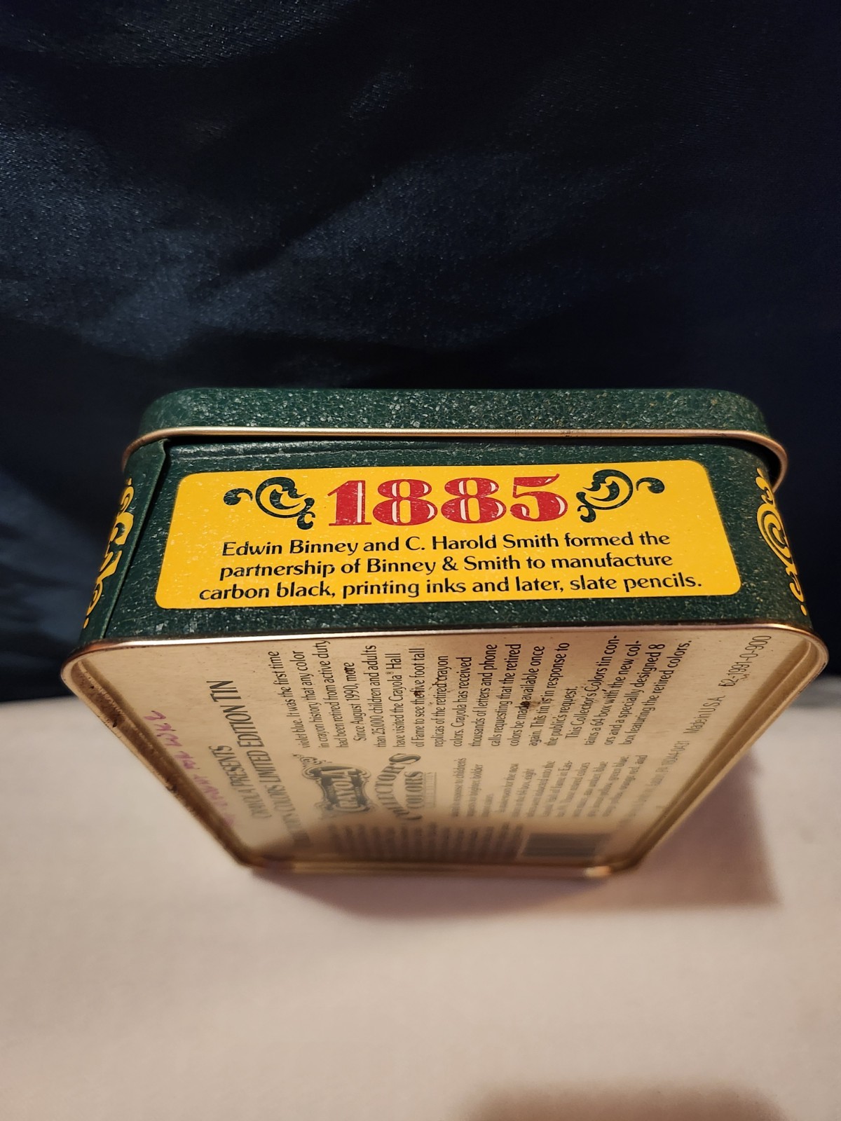 Vintage Crayola Collectors Tin Limited Edition, With 8 Pack Crayons, 1991