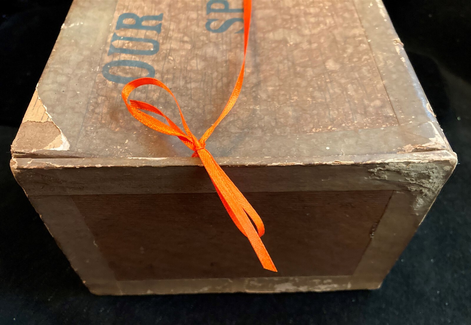 Vintage Wood And Cardboard Cigar Display Box With Lid 11.5 x 5.5 x 4 Inches