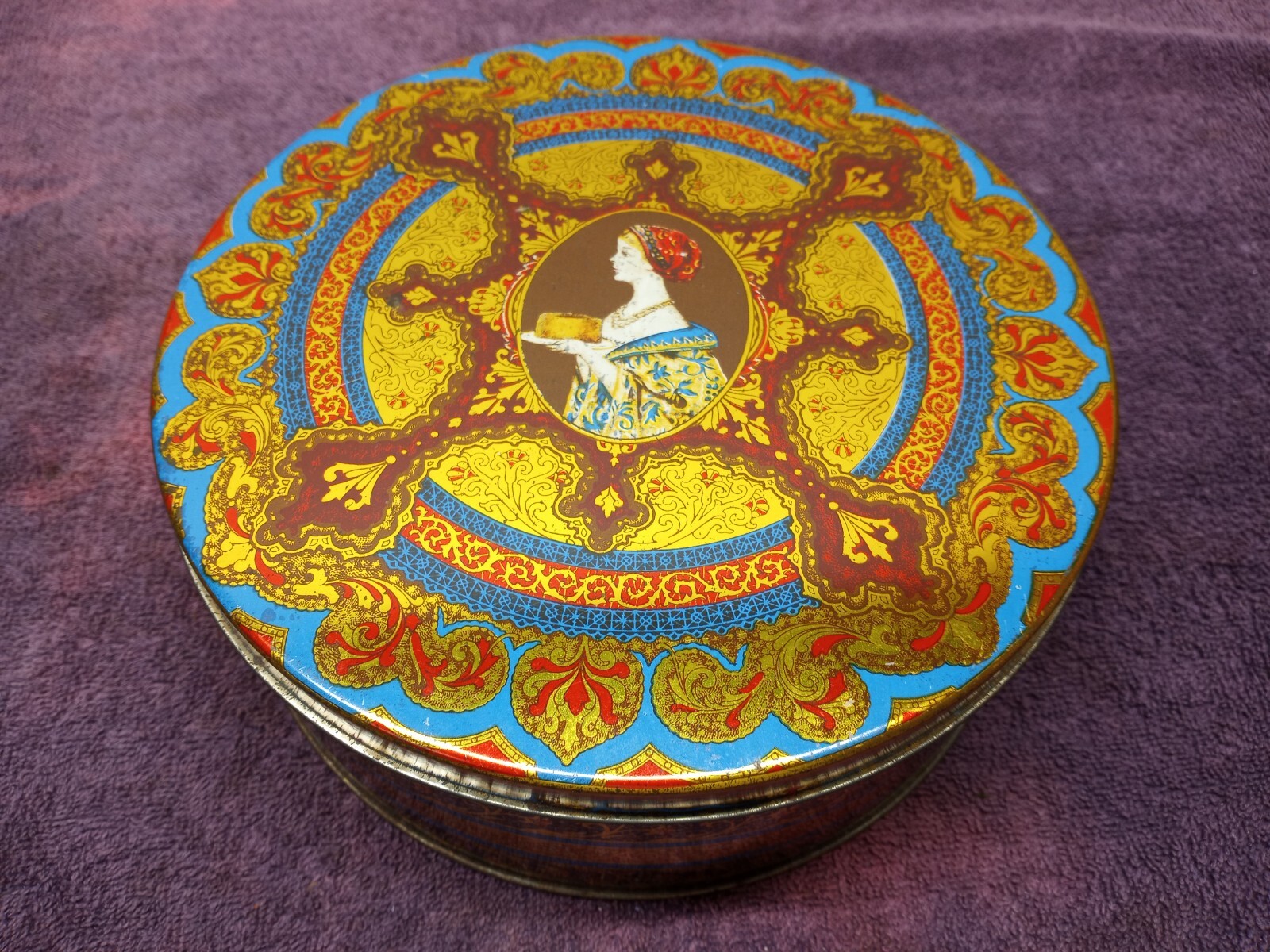 Vintage HOSTESS FRUITCAKE TIN 8in Round CONTINENTAL BAKING CO INC Empty