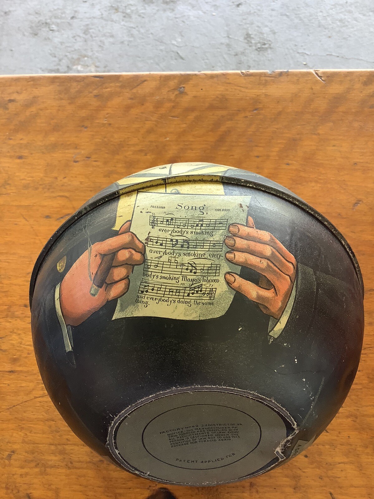 Mayo Plug ~ The Singer Tin ~ Awesome Condition, Great Graphics Extremely Rare