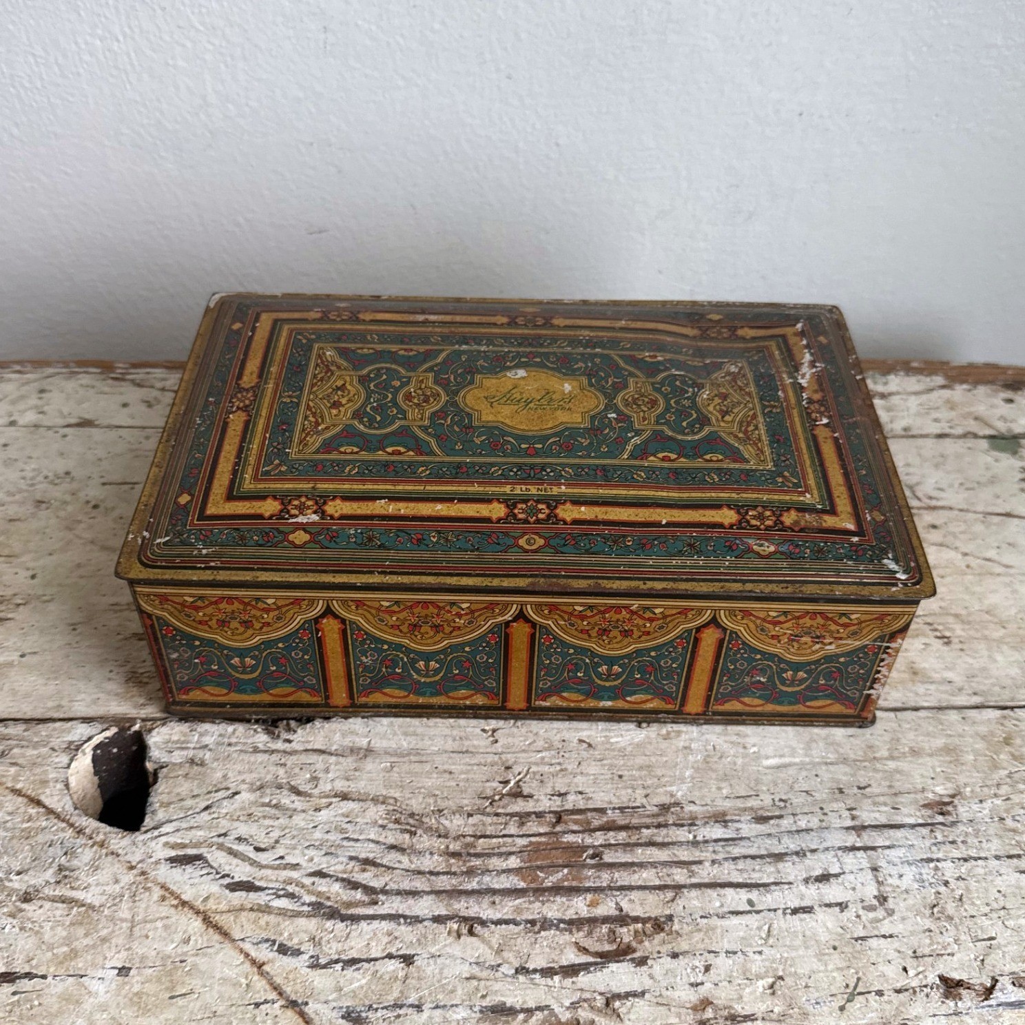 Vintage Huylers New York Beautebox Canco Tin Persian Tapestry Design Metal Box