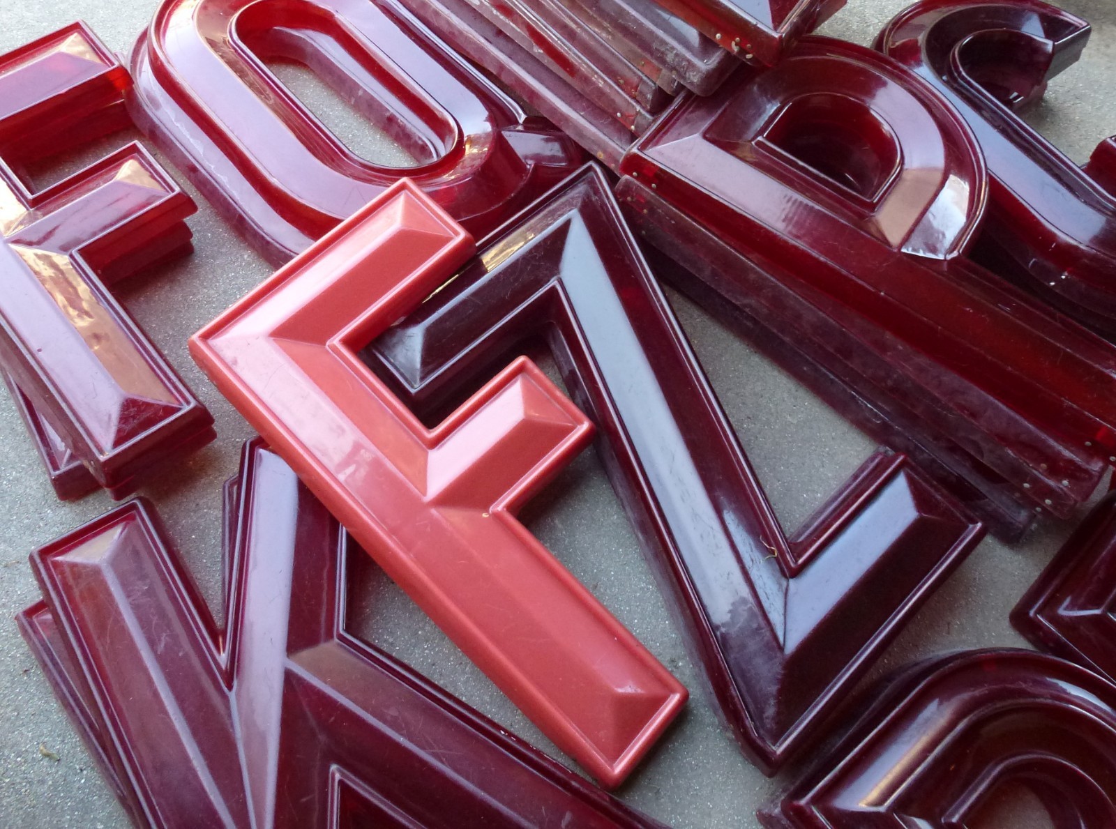 Rare 1960’s Original Bevelite – B 24″ Vintage Marquee Snap Lok Theater letters