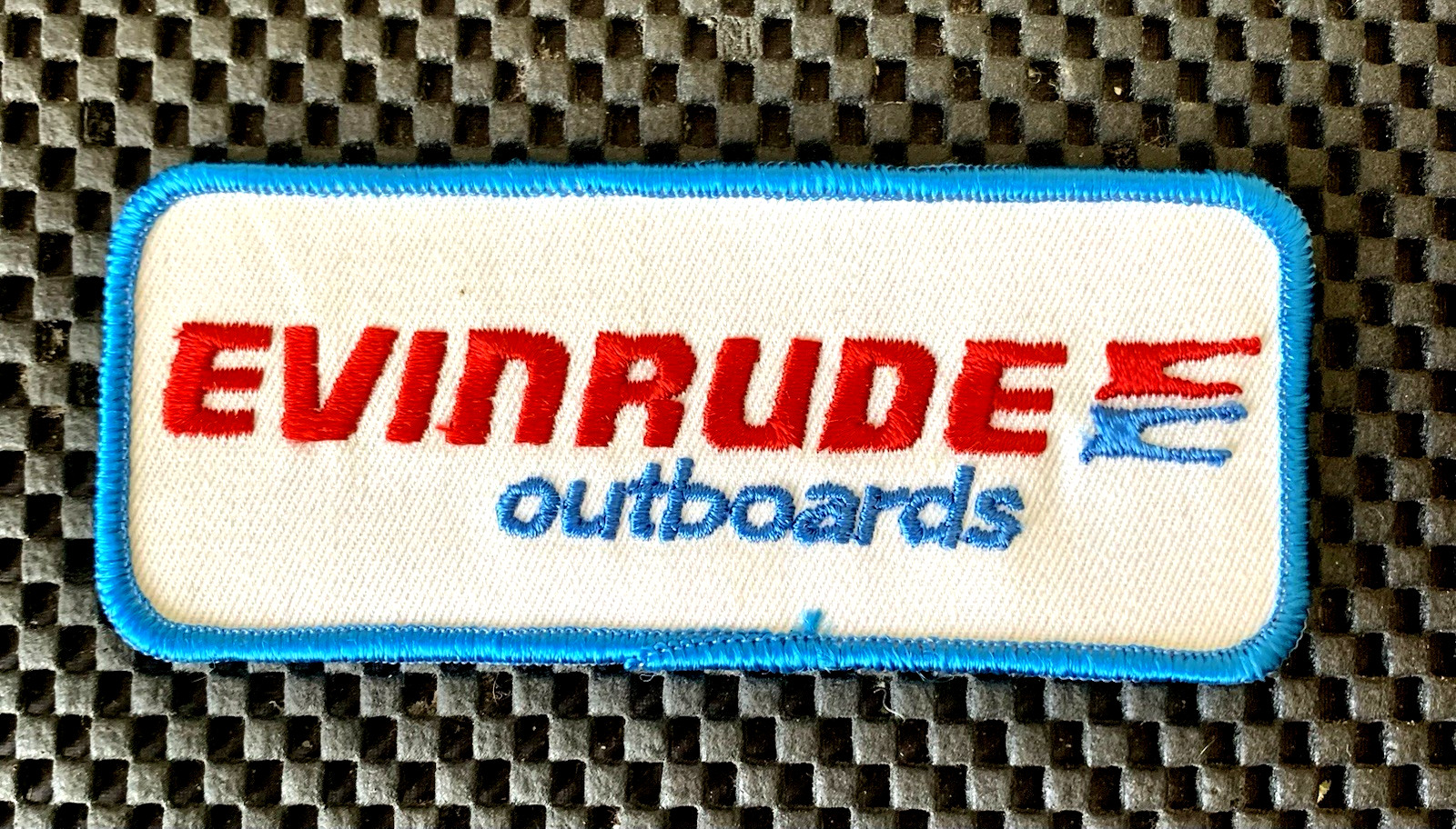 EVINRUDE OUTBOARDS EMBROIDERED SEW ON ONLY PATCH BOATING MOTORS 4 3/4″ x 2″ NOS