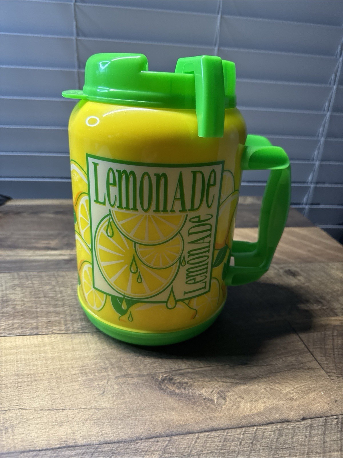 LEMONADE Whirley Drink Works 64 oz Tanker Insulated Mug with Lid/ Straw Missing