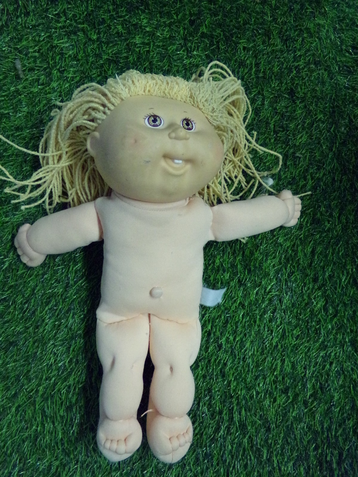 CABBAGE PATCH KID DOLL HASBRO girl CRIMP N CURL ASH BLOND LOOK AT PICS