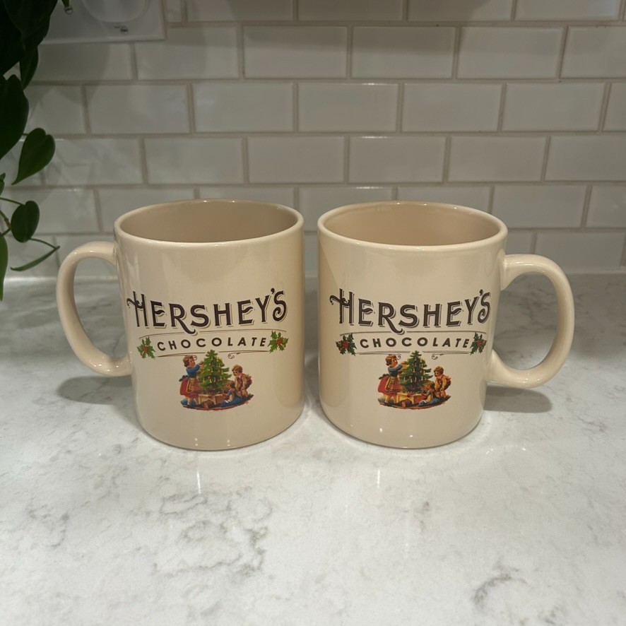 Hershey’s Set of 2 Chocolate Coffee Tea Vintage-Style Jumbo Mugs Christmas Theme