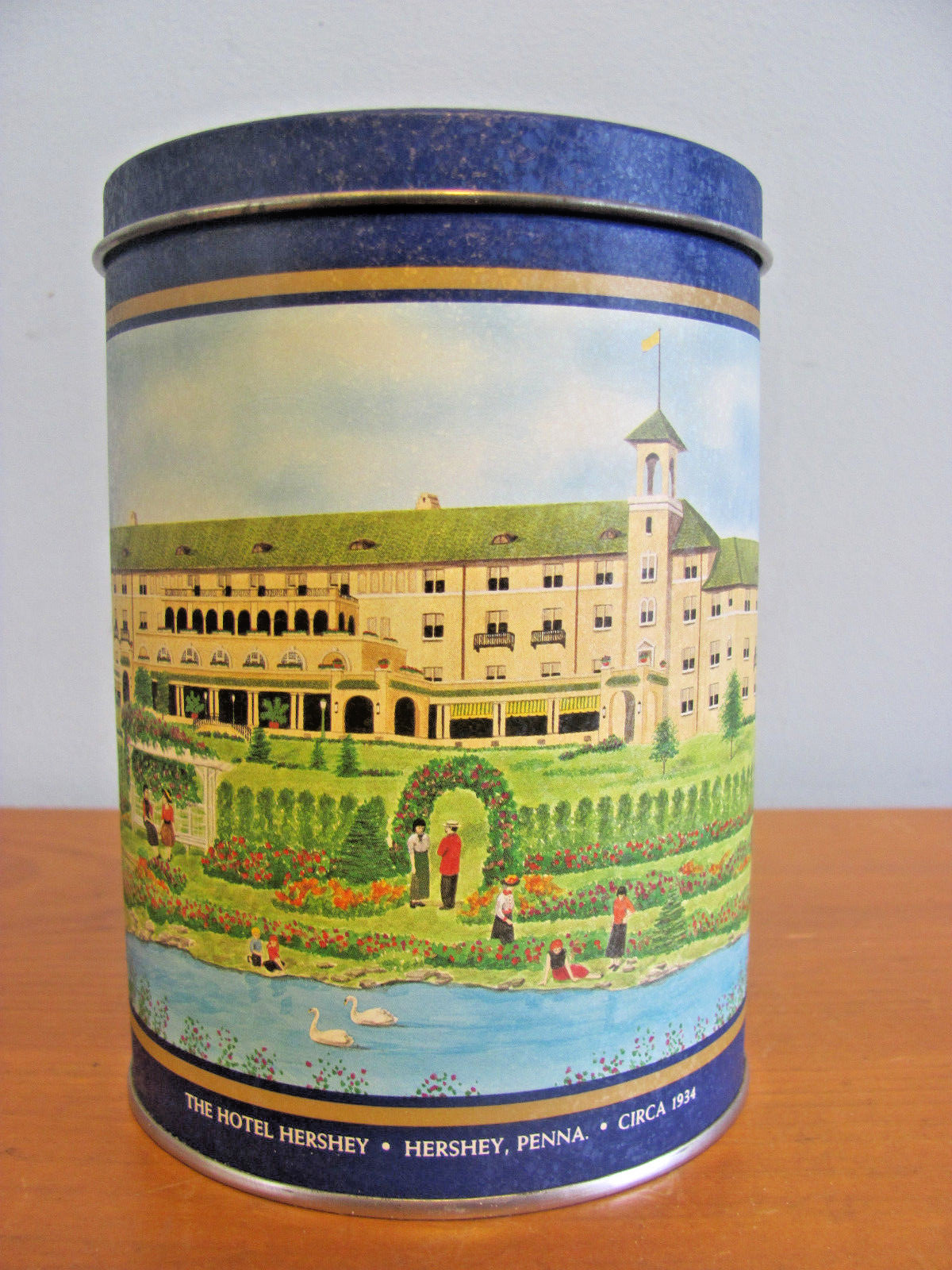 HOTEL HERSHEY CHOCOLATE HERSHEY’S KISSES TIN – 5.75 INCHES TALL