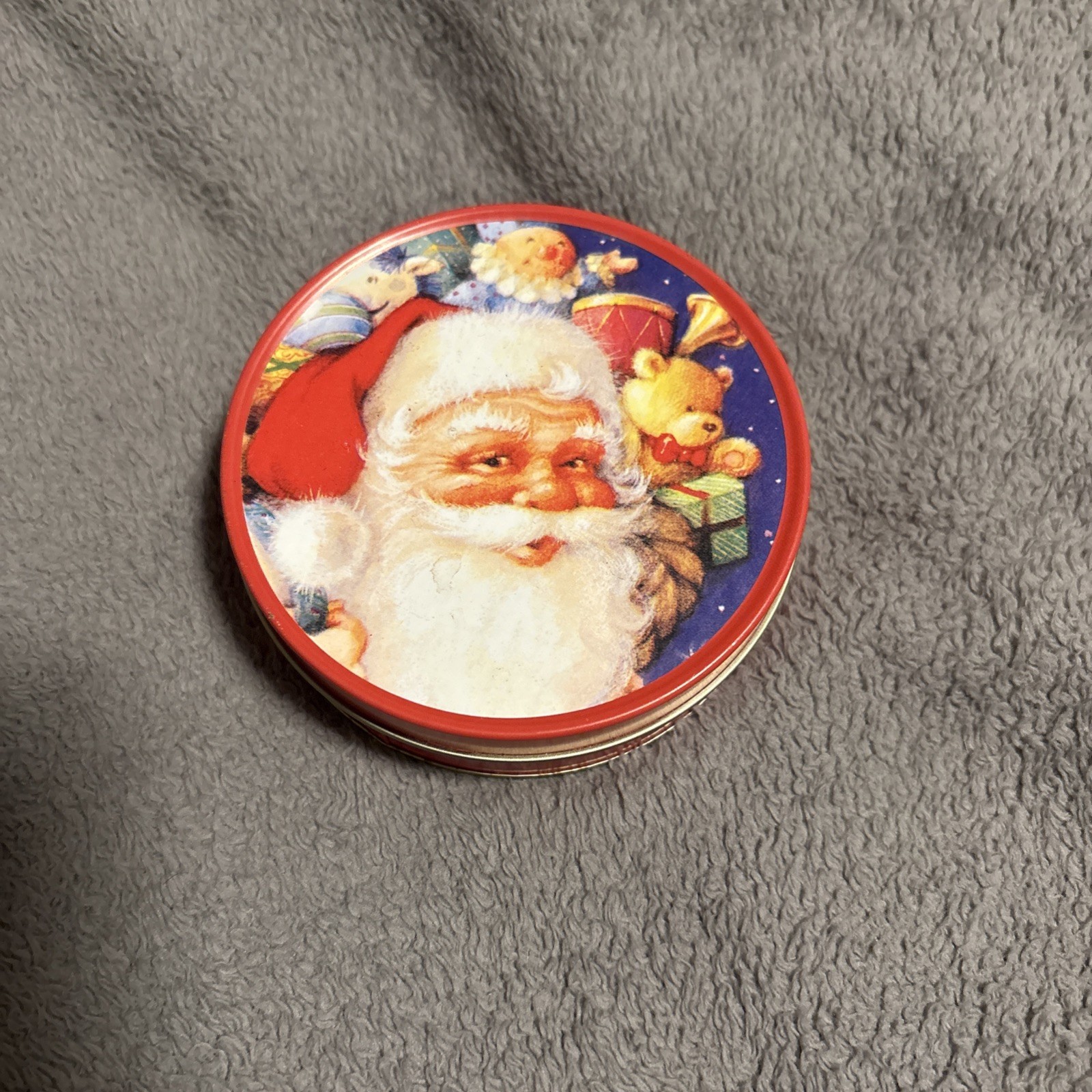 Vtg Santa Claus Set Of 6 Coasters In Tin Cork Back 3.75” Diameter Classic Metal
