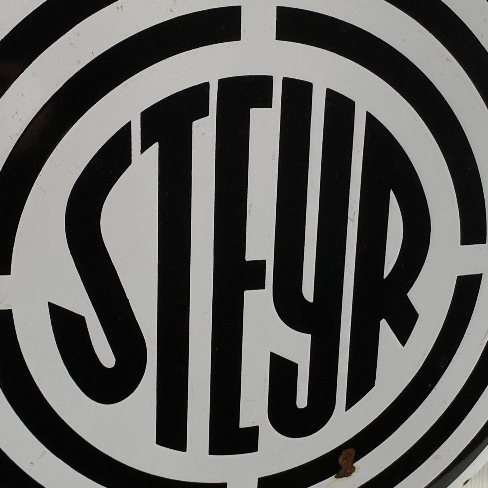 STEYR – Enamel Sign – Ø 41cm (16.1″) – Nostalgic Old-Looking Big Porcelain Decor