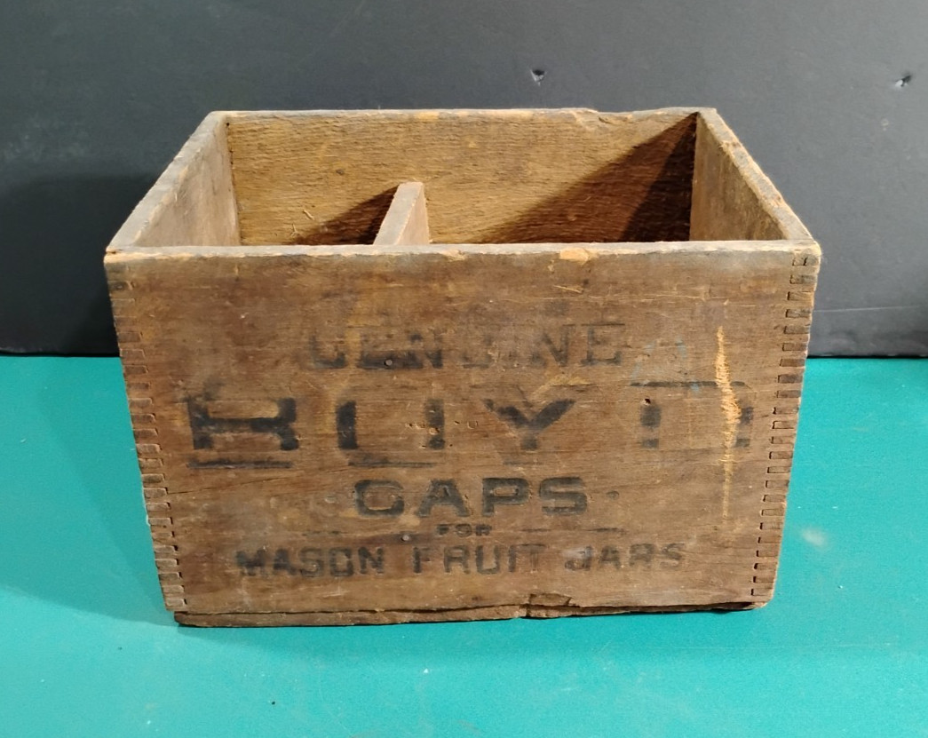 Antique Boyd Caps Wood Crate Box Dovetail Mason Fruit Jar Lid 9.5″ x 6.25″