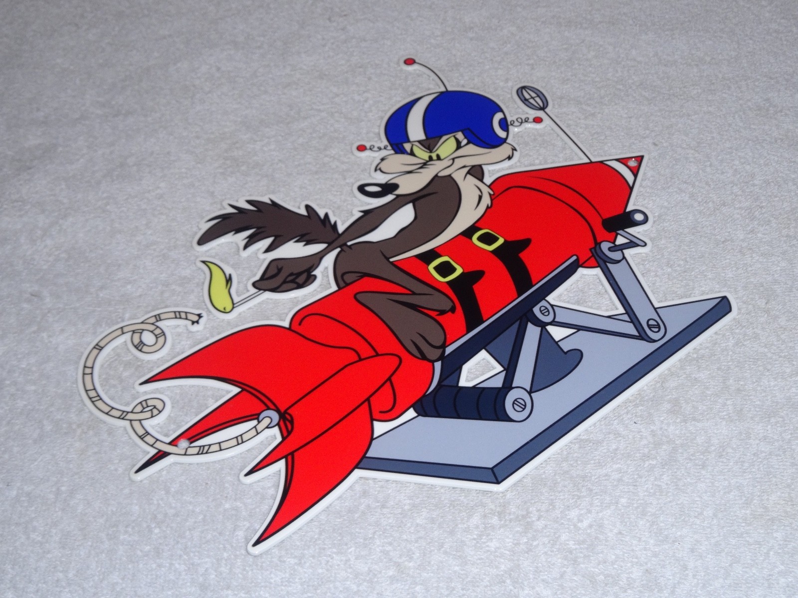 VINTAGE WILE E. COYOTE & ROCKET 12″ METAL LOONEY TUNES ROAD RUNNER GASOLINE SIGN
