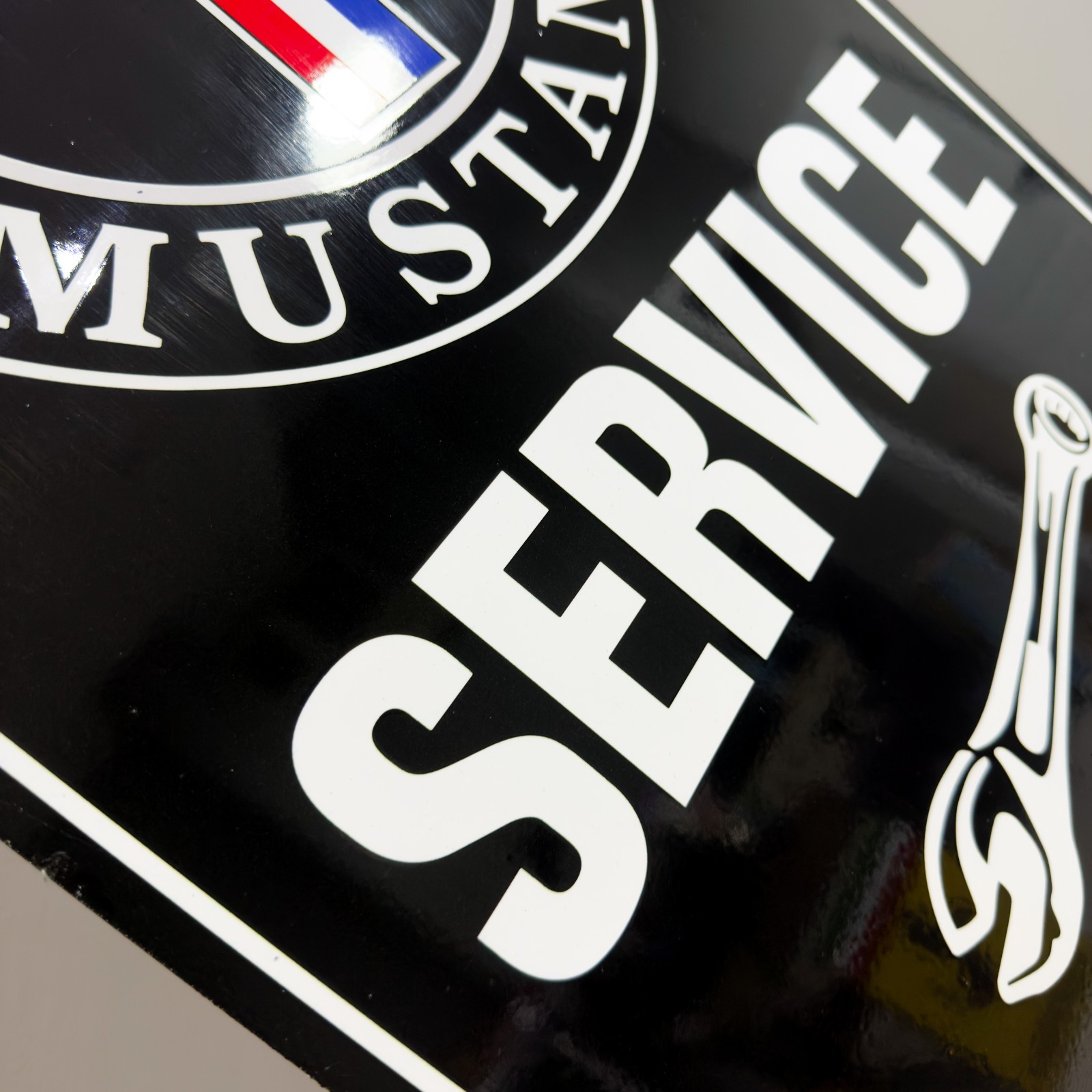 Ford Mustang Service Garage Sign – Heavy Metal Sign – 40 × 60 cm (15.7” × 23.6”)