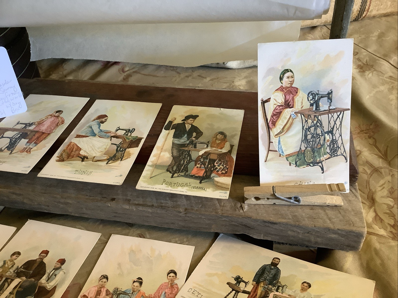2621🌟Antique c1892 SINGER SEWING Costumes From Around The World Cards &Box (25)