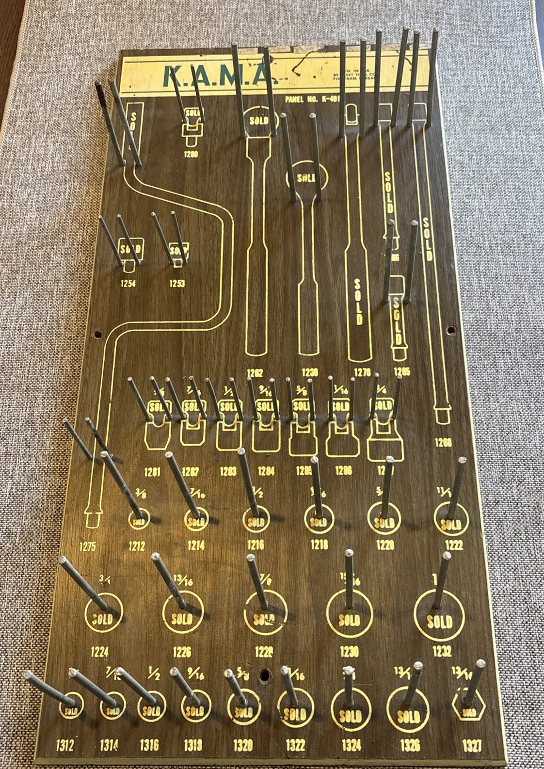 VINTAGE K.A.M.A. BY FLEET TOOL CO. HARDWARE DISPLAY TOOL SET BOARD 24” X 12”
