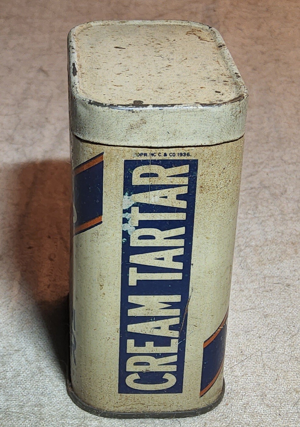 2 VINTAGE McCORMICK’S BEE BRAND CREAM TARTAR TINS BALTIMORE, MD 1.5 & 2 oz. SIZE