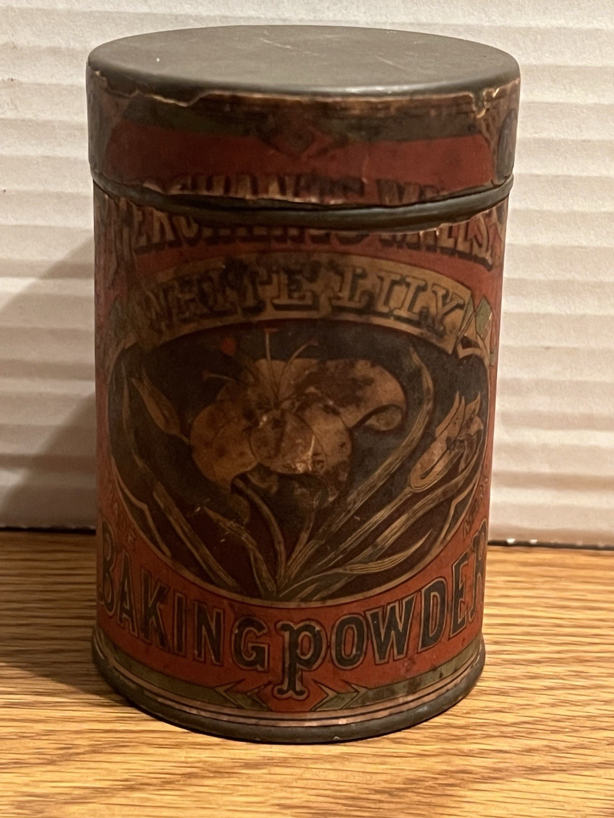 Jewett & Sherman Co Milwaukee WI White Lily Flower Baking Powder Paper Label Can