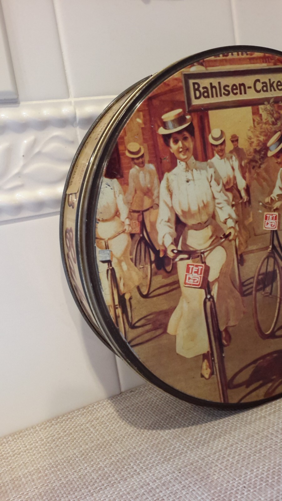 Vintage Bahlsen’s Cakes Round Cookie/Cake Tin Empty Pre-owned
