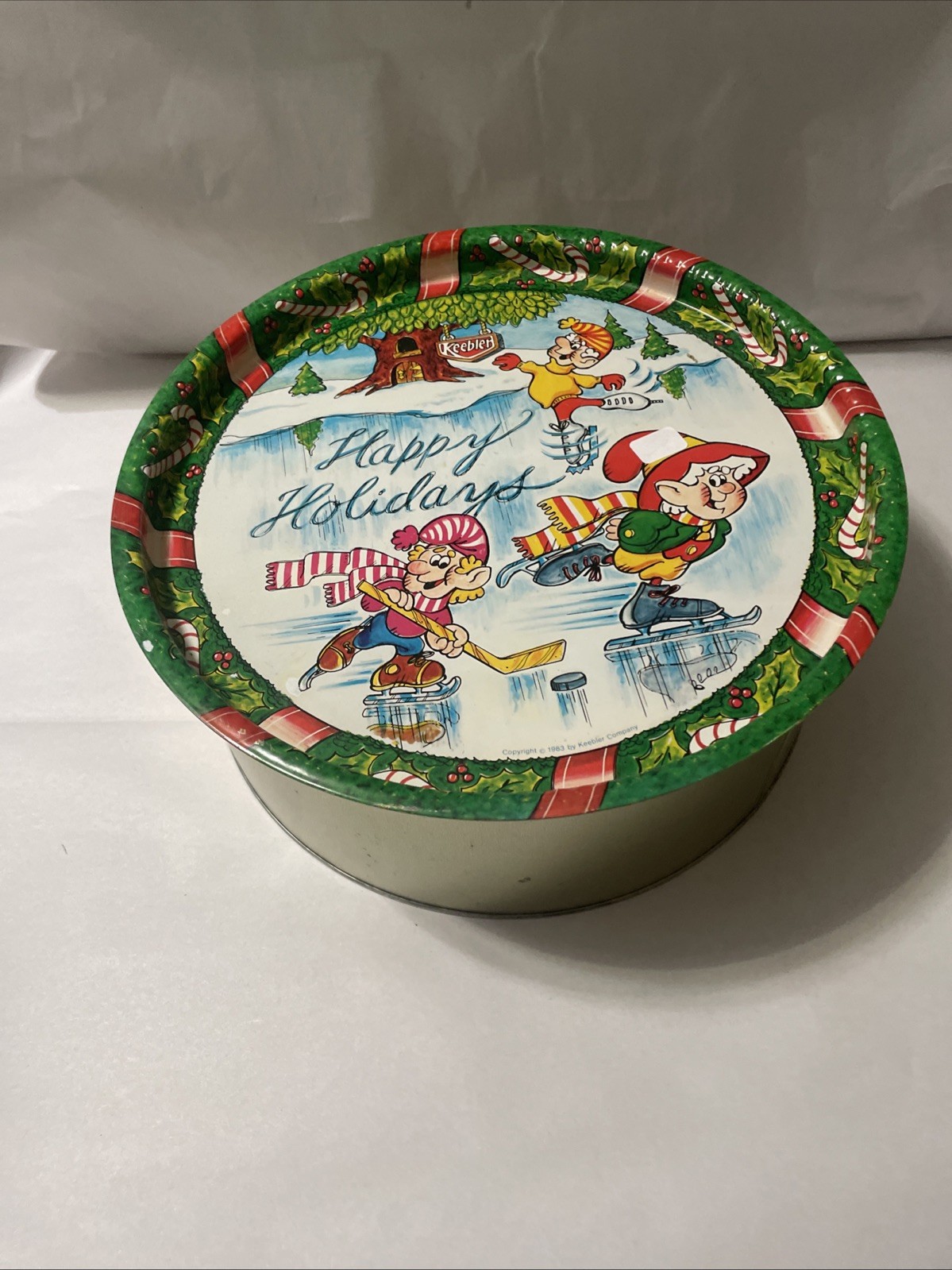 Vintage Keebler Elves Christmas Round Tin Keebler Company – 10 Inch – 1983