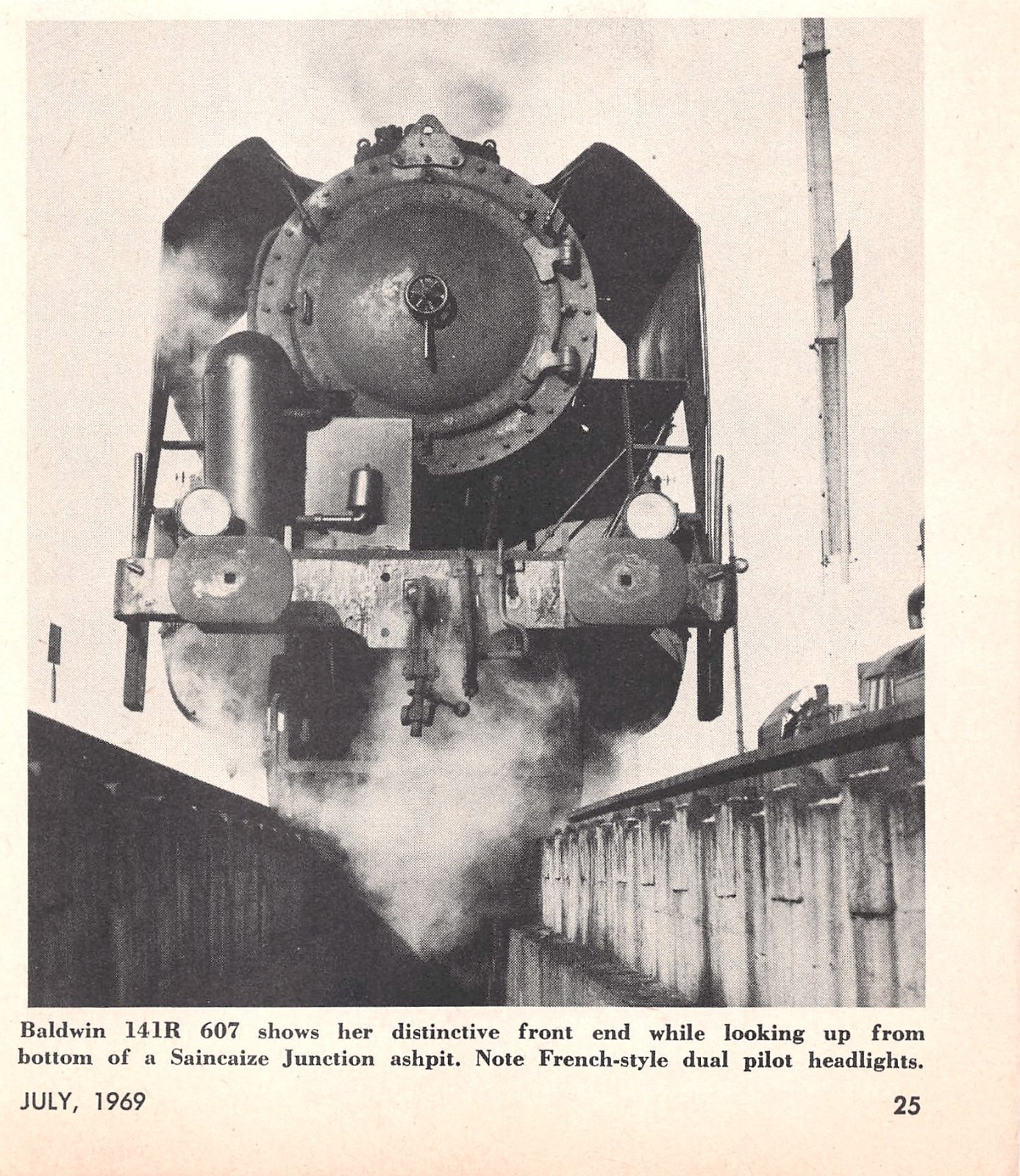 2-8-2 Baldwin 141R Steam Locomotive #607 Over Ashpit 5.25″ x 6″ Vtg Mag Excerpt