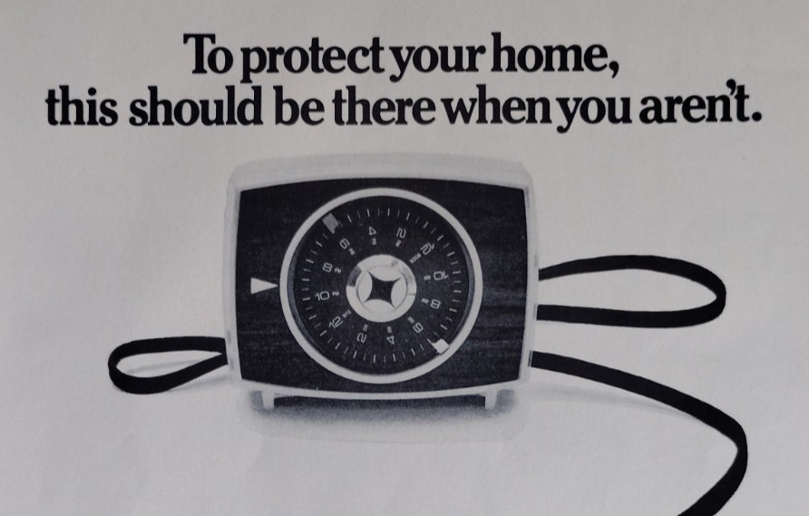 Vintage Retro 1972 Ad PG&E Use An Automatic Timer To Control Lights When Away