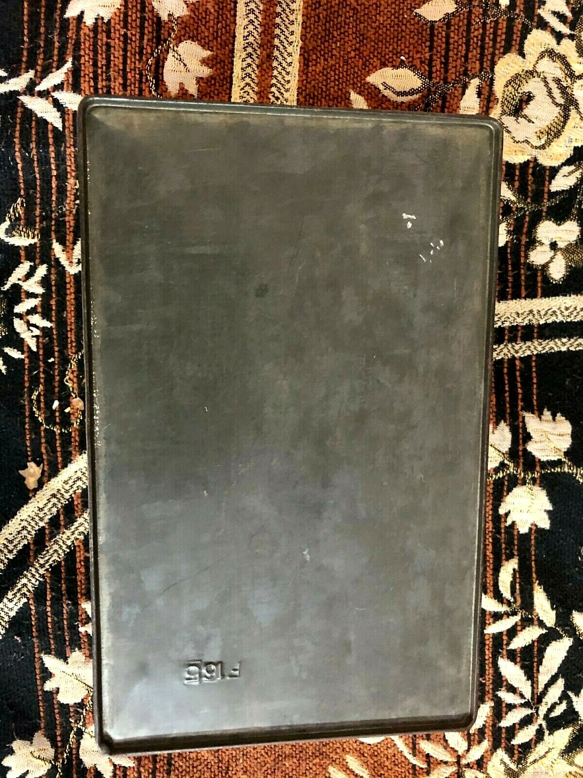 OLD VINTAGE PASSING SHOW CIGARETTES ADV. TIN BOX