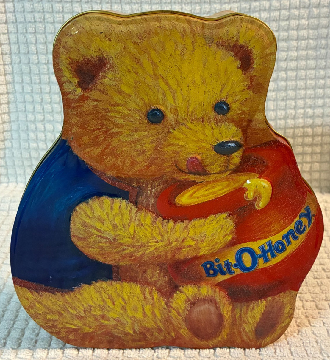 VINTAGE BIT-O-HONEY COLLECTORS TIN TEDDY BEAR WITH JUG OF BIT-O-HONEY 9 ” x 8″