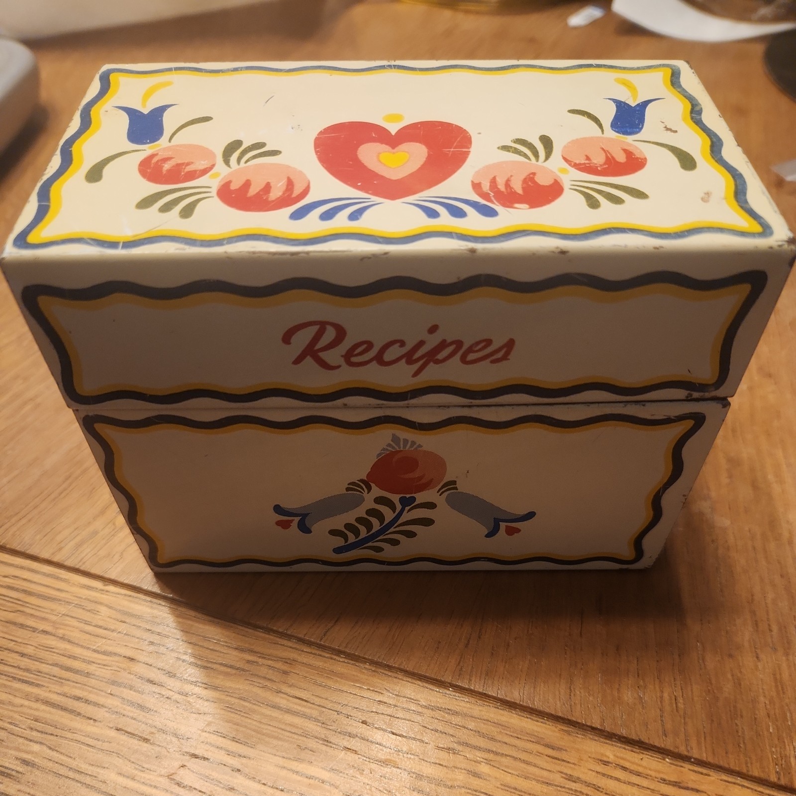 VTG METAL RECIPE BOX (Dutch Flowers, Retro Tin) Ohio Art Co (60’s-70’s) 5″x3.5″