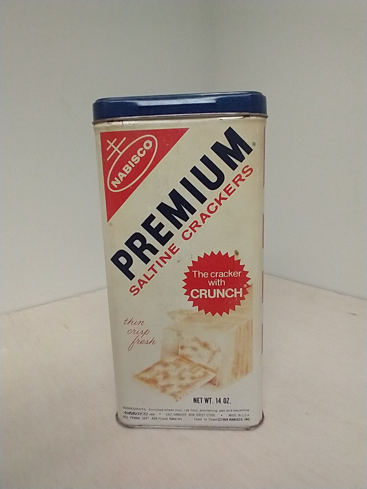 Vintage 1978 Nabisco Premium Saltine Cracker 15 oz Tin Canister Navy Lid
