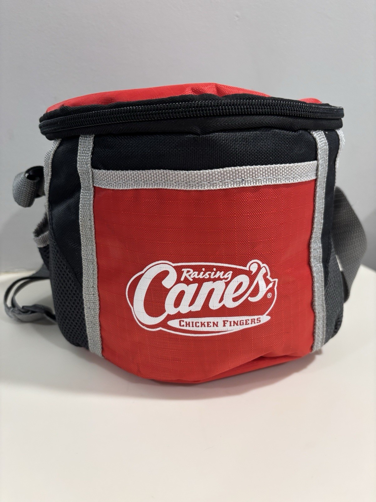 Raising Cane’s Insulated Cooler Lunch Box Adjustable Bag Strap Clean Six Pack