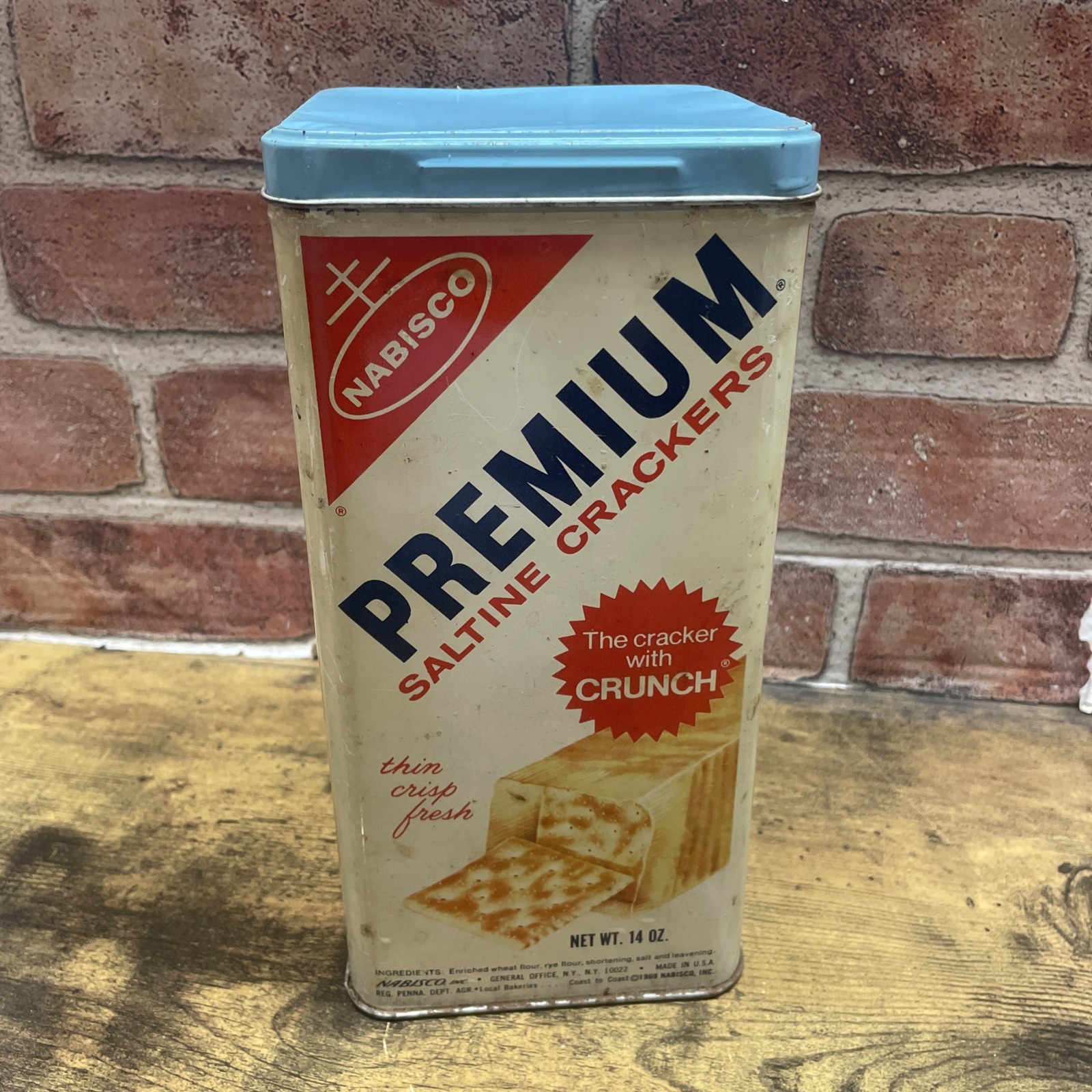 VINTAGE Nabisco 1969 Premium Saltine Cracker TIN 14oz. Light Blue Lid