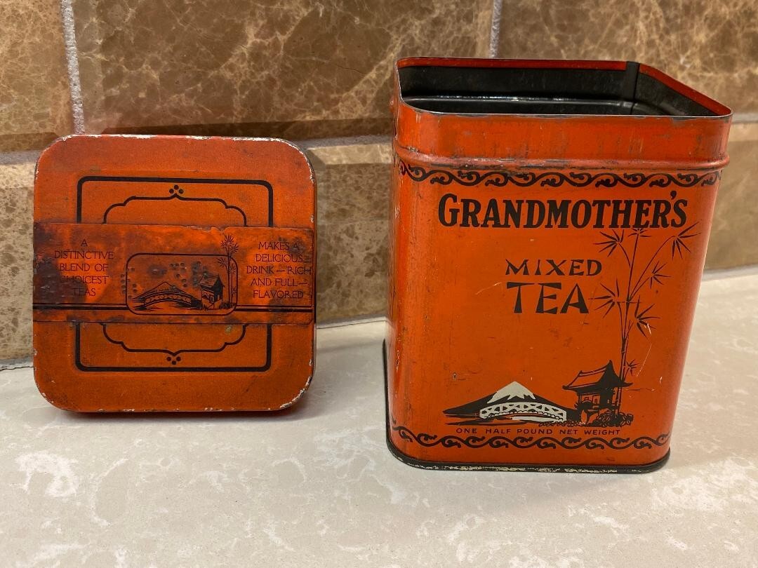 VINTAGE GRANDMOTHER’S MIXED TEA RED METAL TIN W/VERY NICE TOP SEAL 1/2 LB.