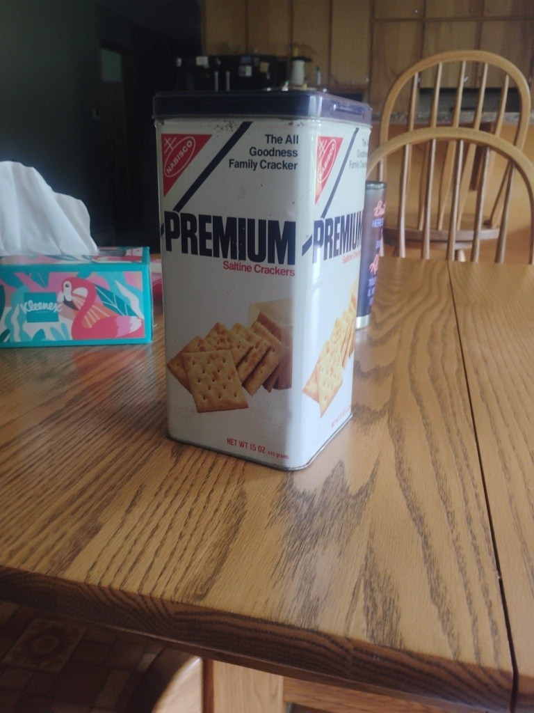 Vintage 1978 Nabisco Saltine Premium Crackers Tin Container 15 Oz Collectable