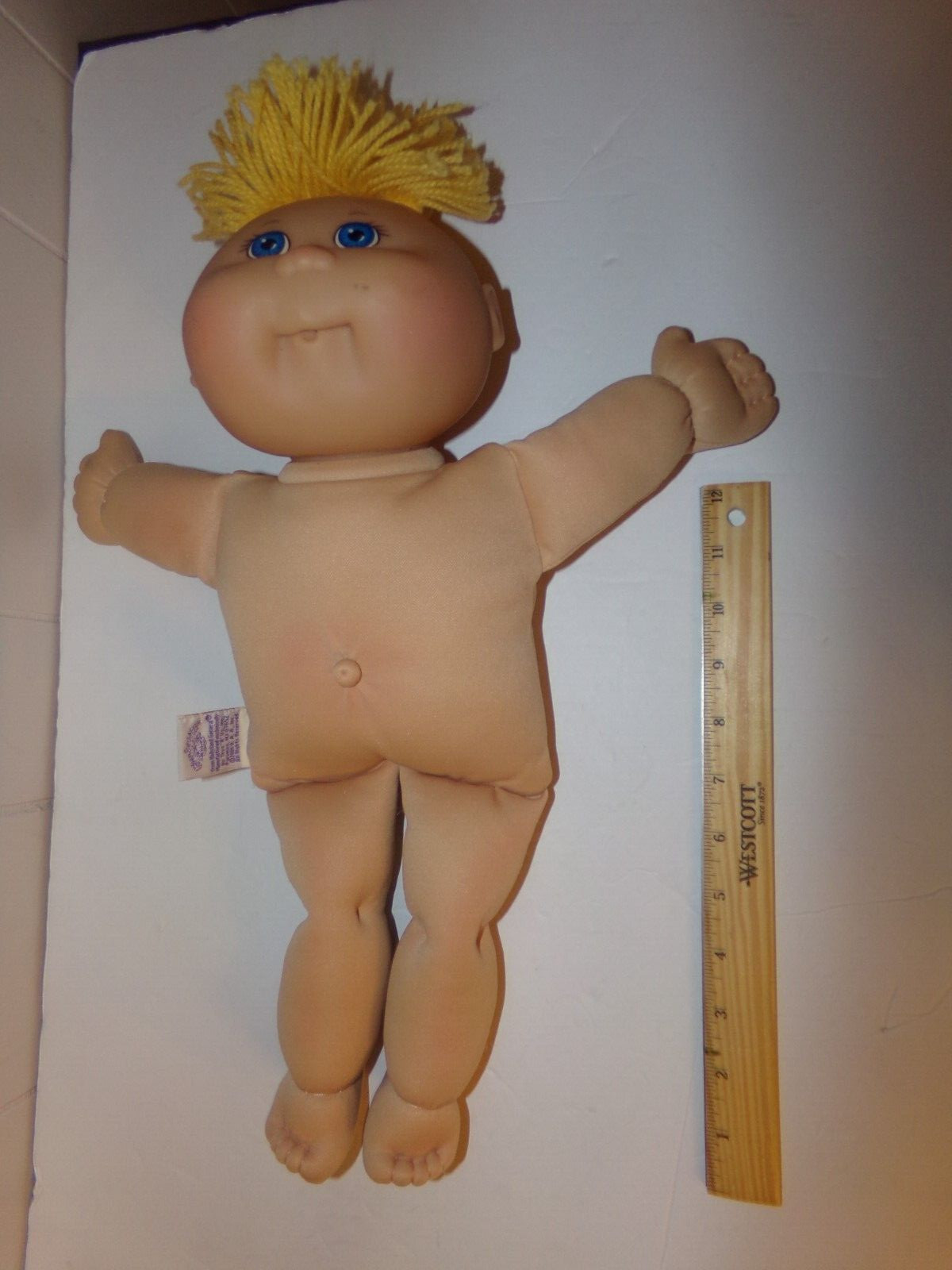 CABBAGE PATCH KID DOLL TRU DOLLS baby 2001 blond girl
