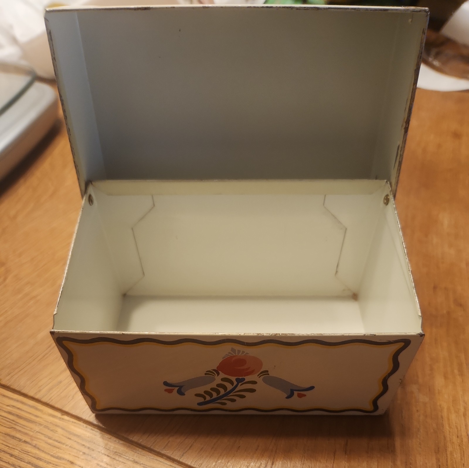 VTG METAL RECIPE BOX (Dutch Flowers, Retro Tin) Ohio Art Co (60’s-70’s) 5″x3.5″