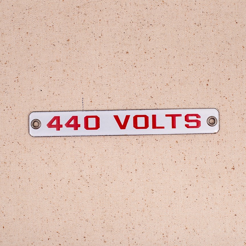 440 VOLTS Porcelain Sign 6.-1/2″ x 7/8″