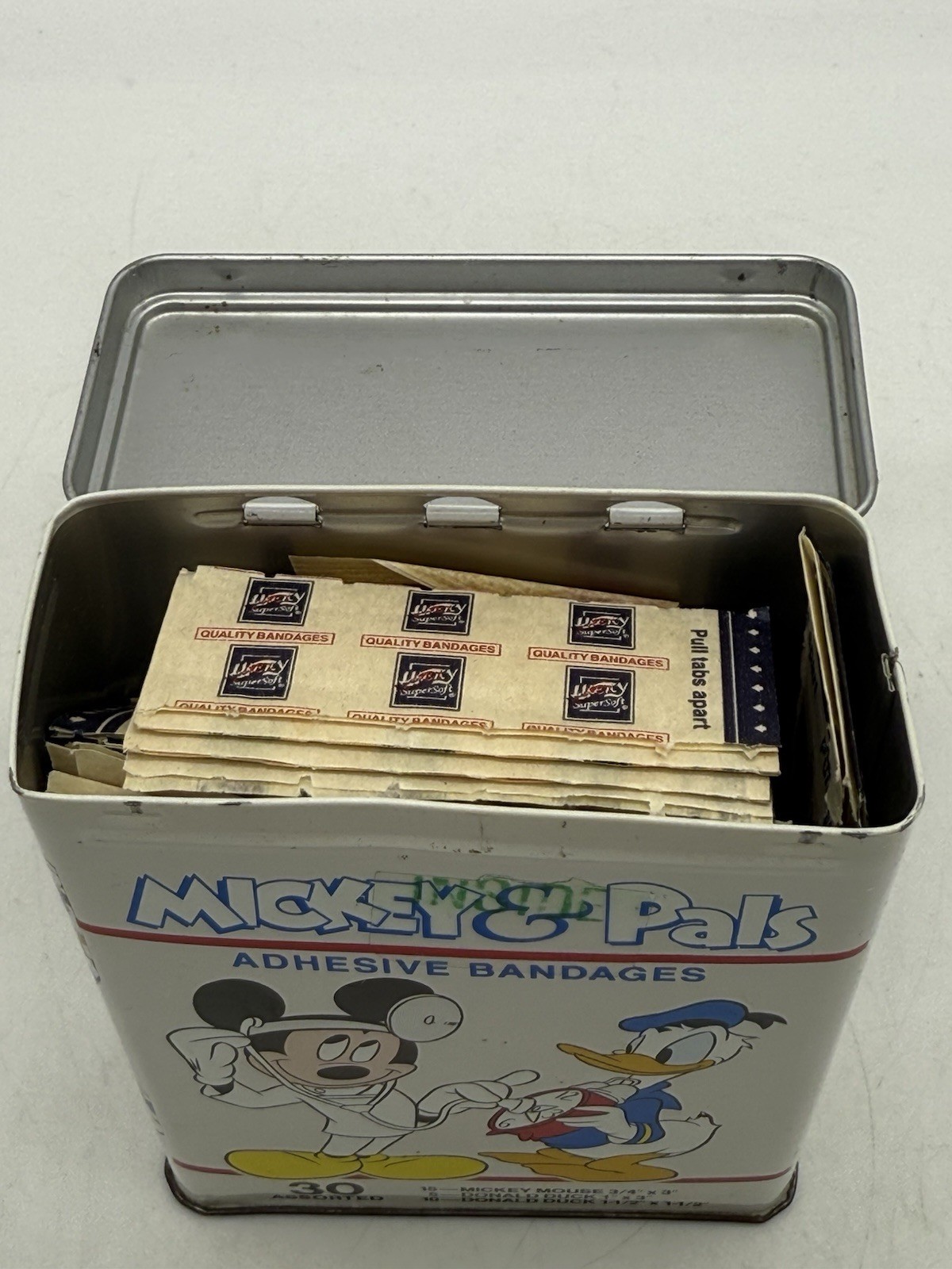 Mickey & Pals Adhesive Bandages Box & Bandaids Donald Duck Disney