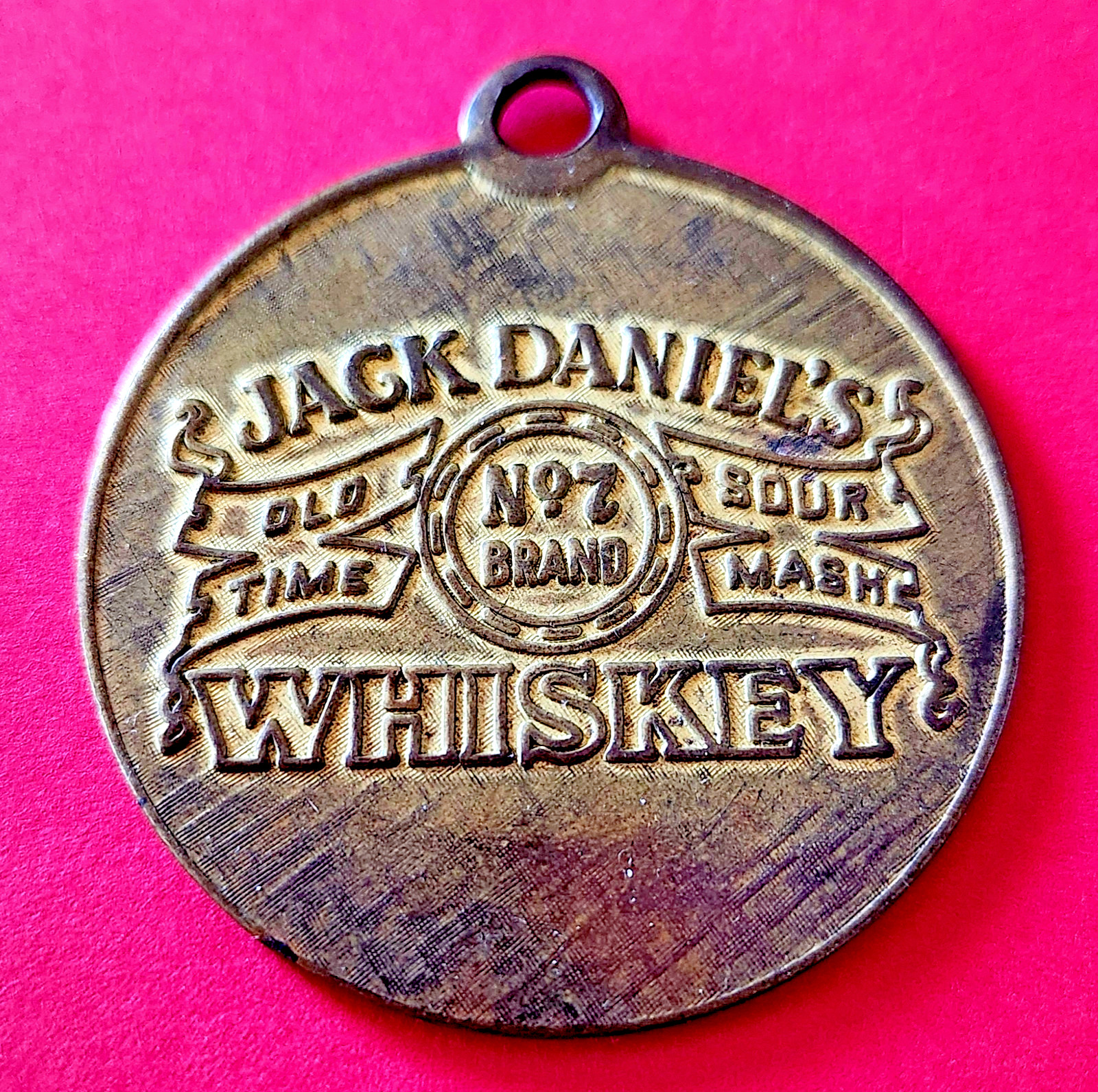 VTG! JACK DANIELS ~ OL D TIME #7 BRAND ~ SOUR MASH WHISKEY KEY CHAIN BASE PIECE!