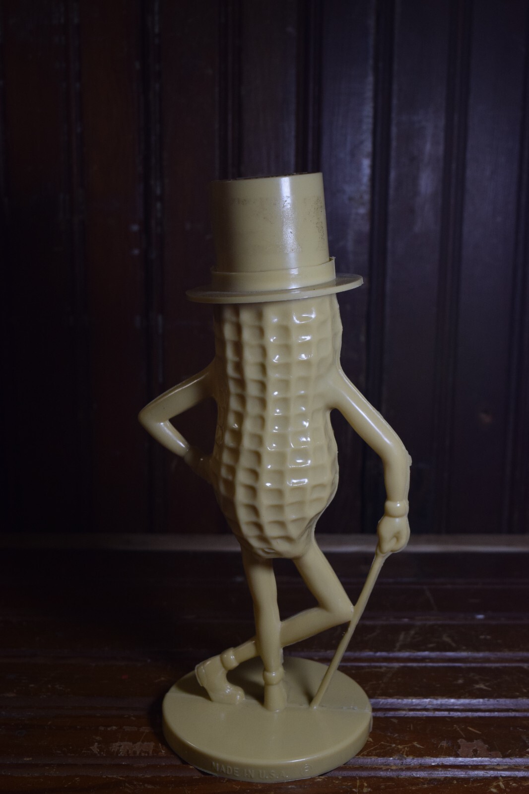 MR PEANUT PLANTERS NUTS TAN PLASTIC MOLDED COIN BANK REMOVABLE TOP HAT NUT 1960s