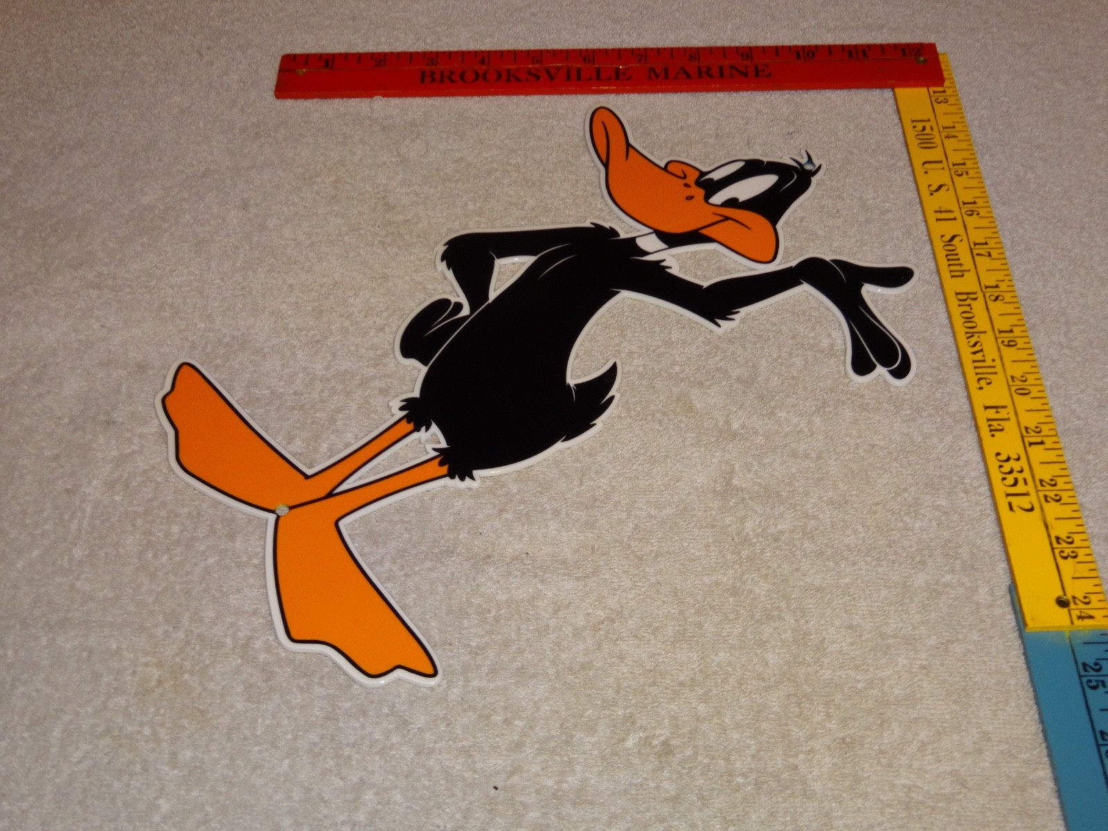 VINTAGE DAFFY DUCK BUGS BUNNY CARTOON CHARACTER 13″ METAL GASOLINE OIL SIGN