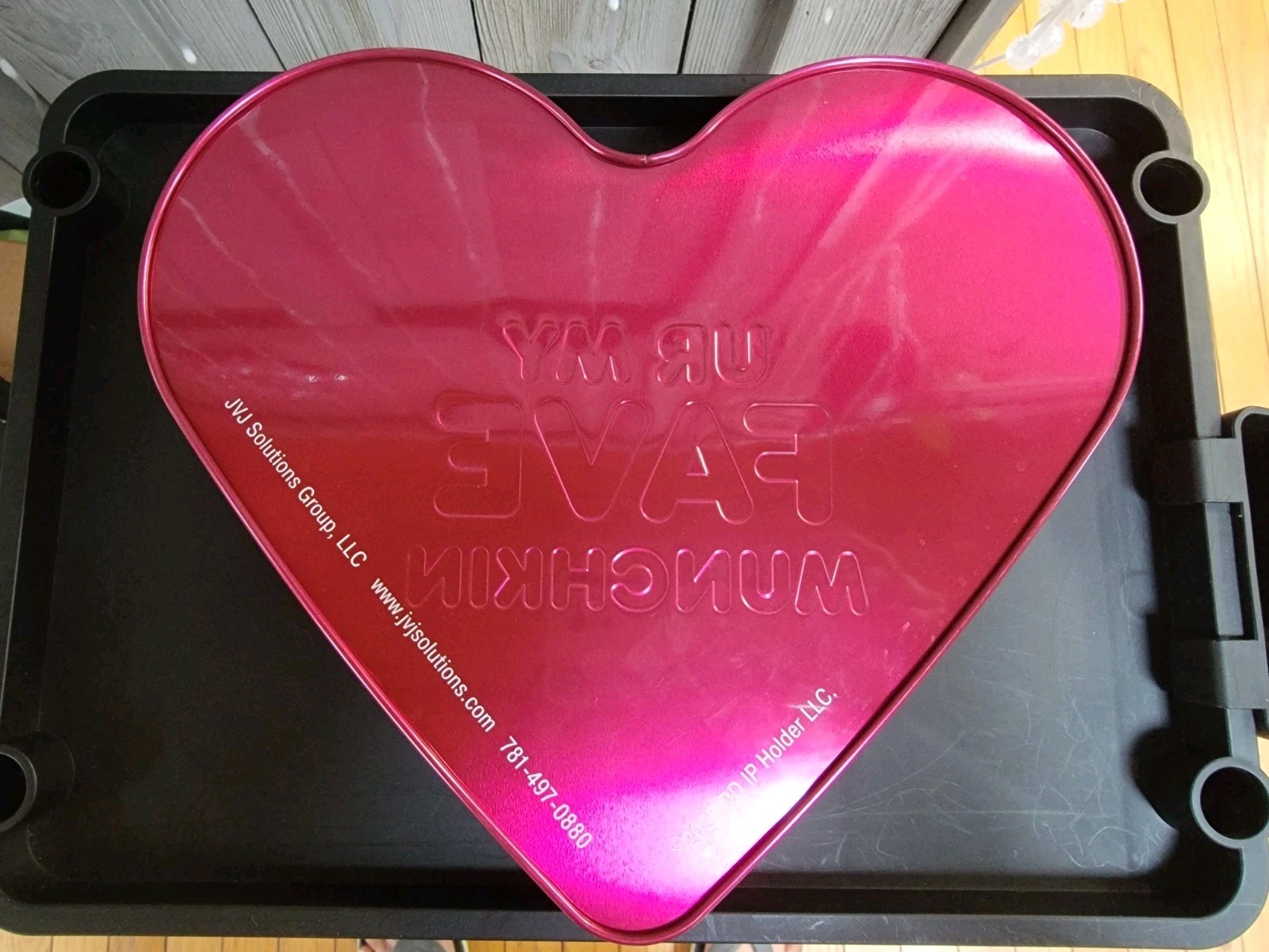 Dunkin Donuts Just Bcuz Limited Edition Heart Shaped Tin with Lid