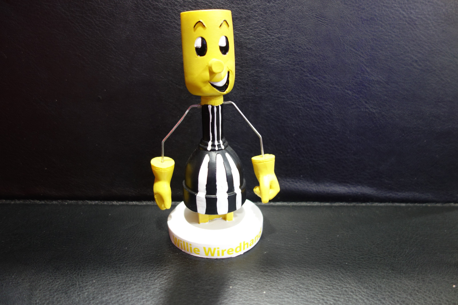 WILLIE WIREDHAND WIREHAND Reddy Kilowatt BOBBLE FREE SHIPPING!
