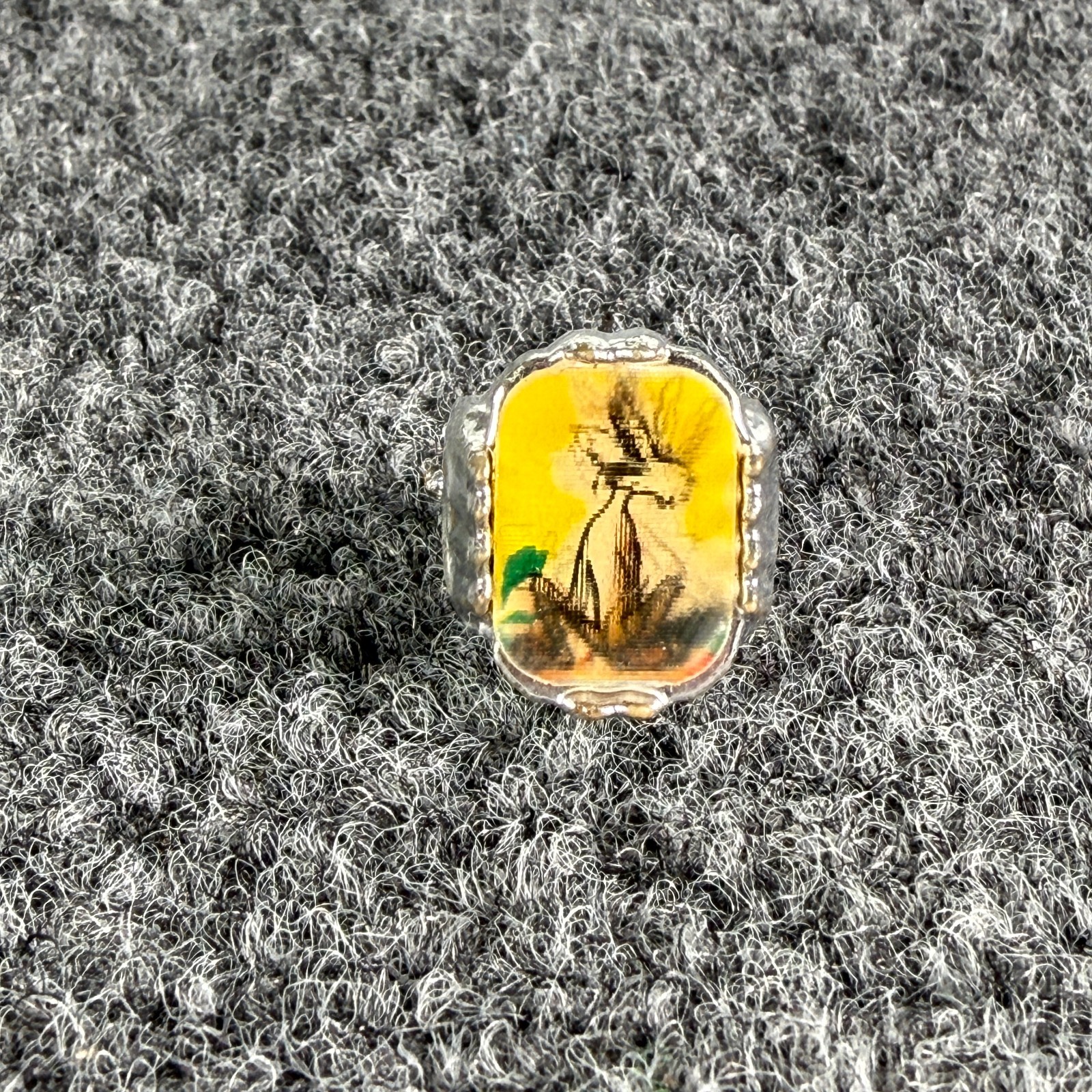 Vintage 1970s Looney Tunes Flicker Flasher Rings Road Runner and Wile E Coyote
